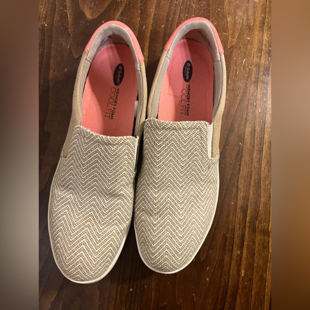 Dr. Scholls Slip on beige shoe